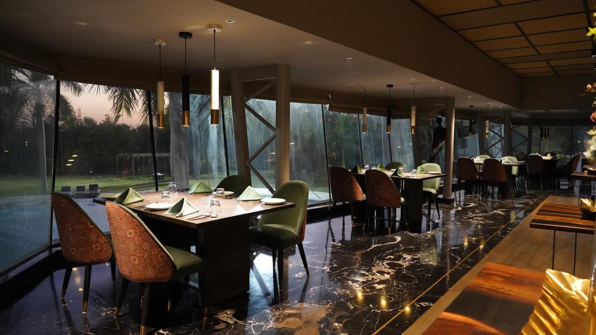 Seasons Rajkot Otel Dış mekan fotoğraf