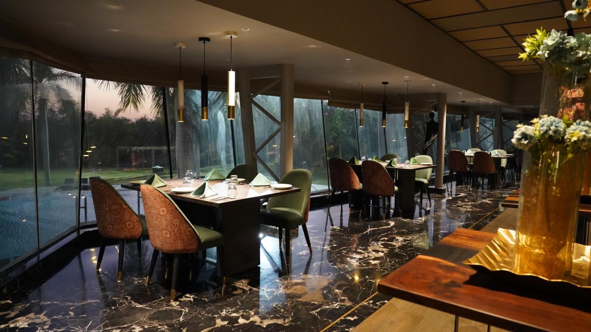 Seasons Rajkot Otel Dış mekan fotoğraf