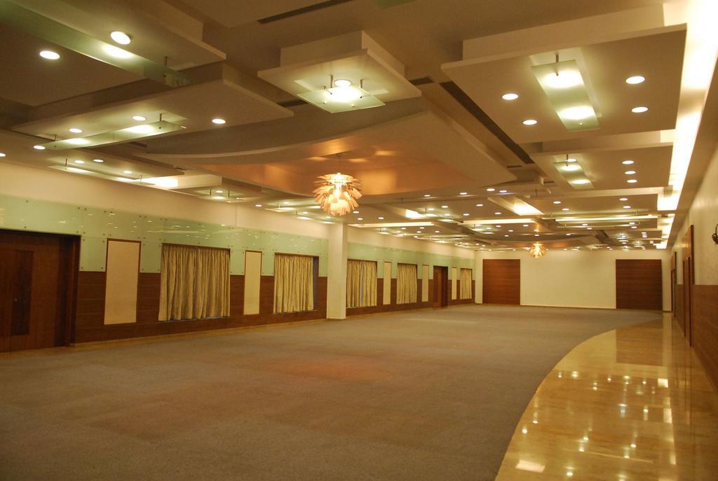 Seasons Rajkot Otel Dış mekan fotoğraf