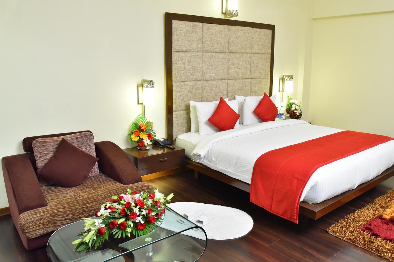 Seasons Rajkot Otel Dış mekan fotoğraf