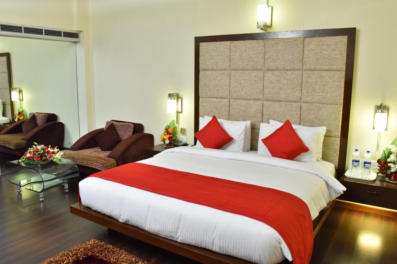 Seasons Rajkot Otel Dış mekan fotoğraf