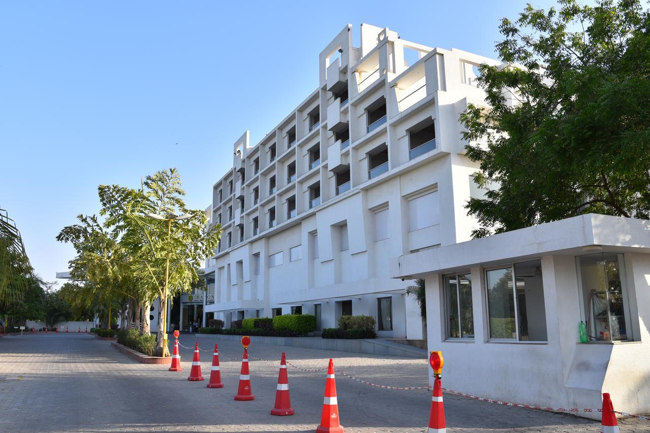 Seasons Rajkot Otel Dış mekan fotoğraf