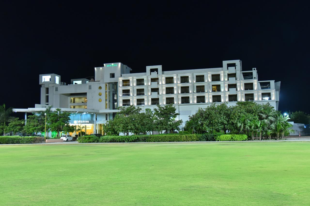 Seasons Rajkot Otel Dış mekan fotoğraf